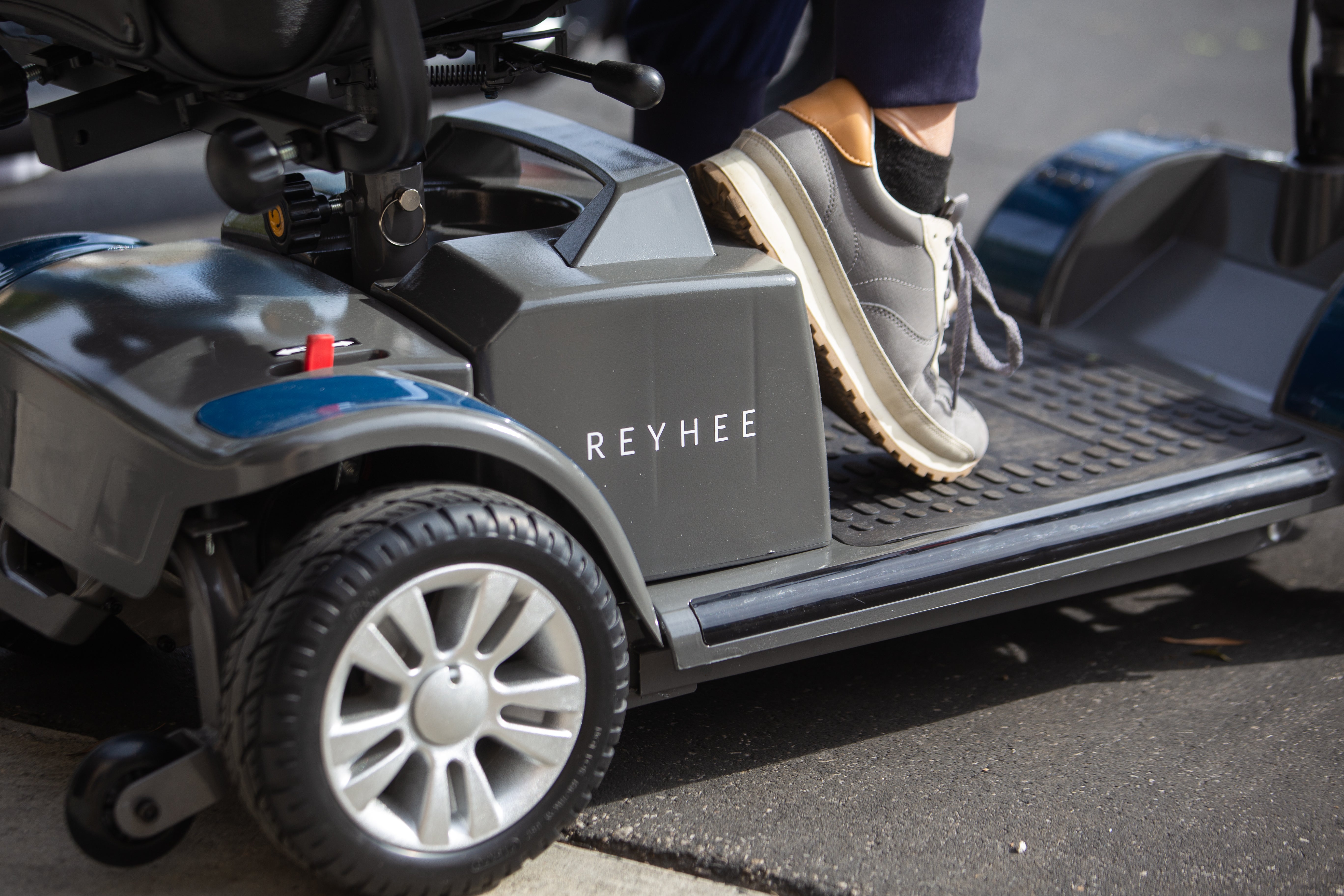 Reyhee Cruiser 4-Wheel Electric Mobility Scooter R100